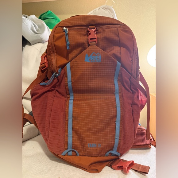 REI Co-op
Tarn 18 Pack - Kids' - Picture 1 of 5